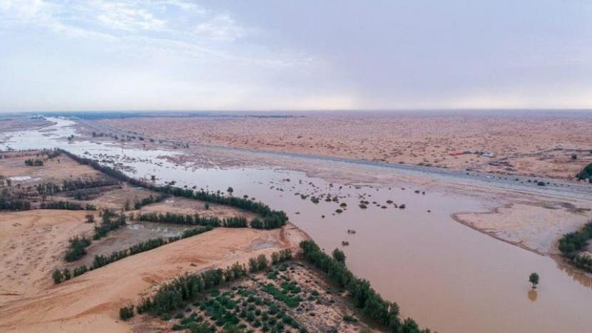 Wadi Al-Rummah Arab Saudi yang dulu gersang kini seperti sungai. Sungai-sungai dadakan yang dikaitkan dengan kiamat juga muncul di Arab Saudi 