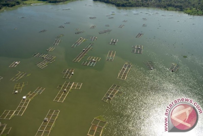 Waduk Cengklik di Boyolali penuh karamba