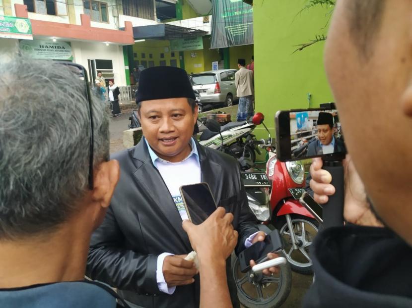 Wagub Jabar Uu Ruzhanul Ulum saat diwawancara di Kabupaten Tasikmalaya, Jumat (10/7). 