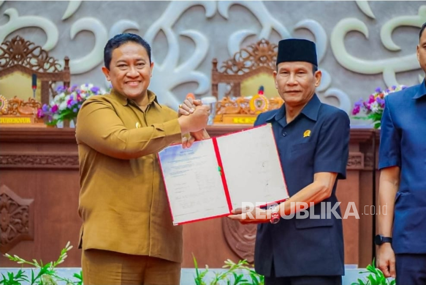 Wagub Kalteng, Edy Pratowo menjanjikan penerapan perda mengenai tata cara pembatasan pembakaran hutan dan lahan, dengan mempertimbangkan kearifan lokal. 