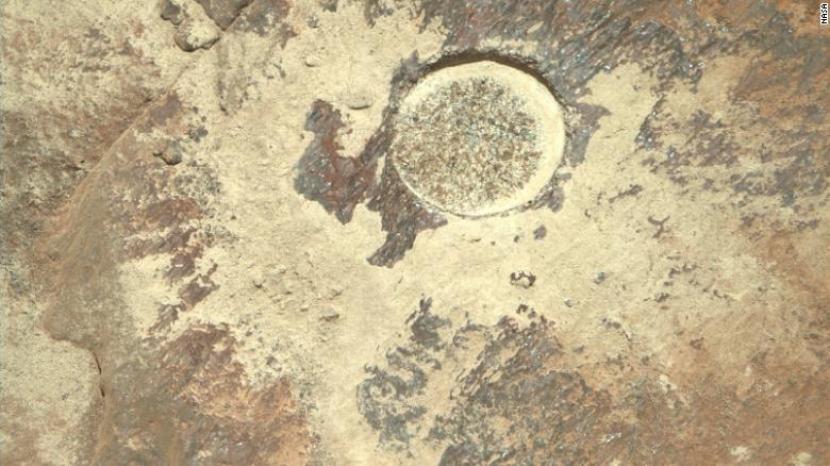  Wahana penjelajah Planet Mars, Perseverance kembali menyelidiki batuan di Kawah Jezero di Mars.