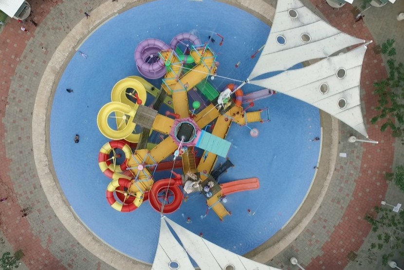 Wahana permainan air di Go Wet Water Park, Grand Wisata, Bekasi.