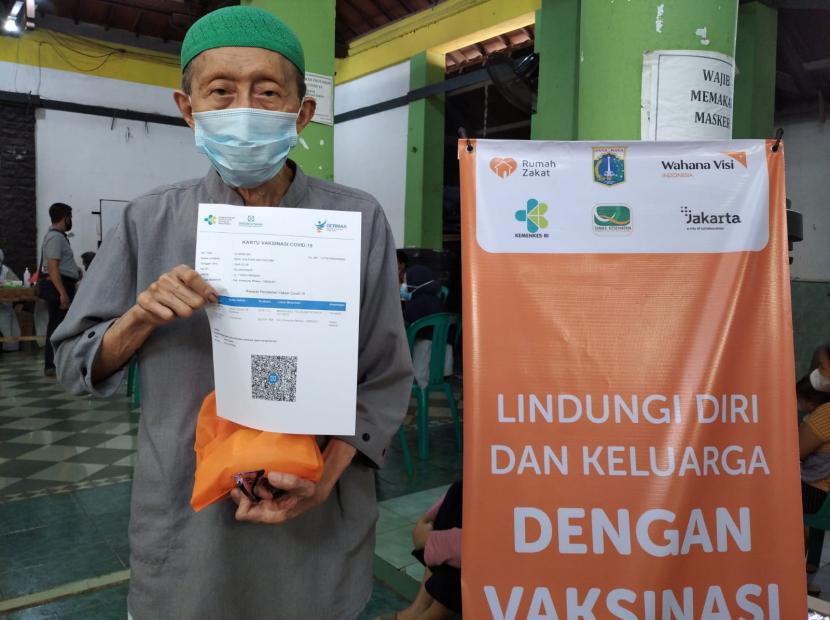 Wahana Visi Indonesia menggandeng Rumah Zakat menggulirkan program Layanan Vaksinasi Masal sebanyak 10 titik di DKI Jakarta guna membantu pemerintah mencapai target vaksinasi 