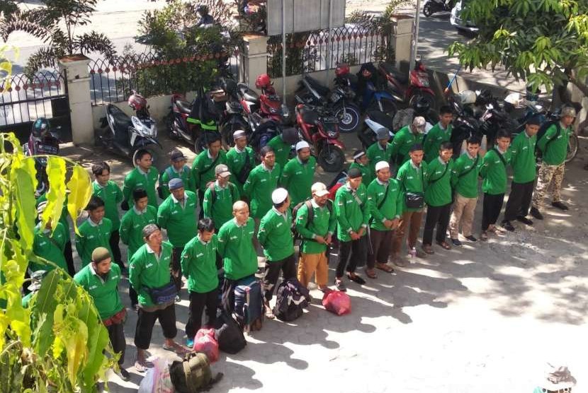 'Pasukan Hijau', sebutan buat relawan Wahdah Isalmiyah, salah satu relawan yang banyak berpartisipasi di lokasi bencana di Palu Donggala dan Sigi Sulawesi Tengah, Selasa (9/10).