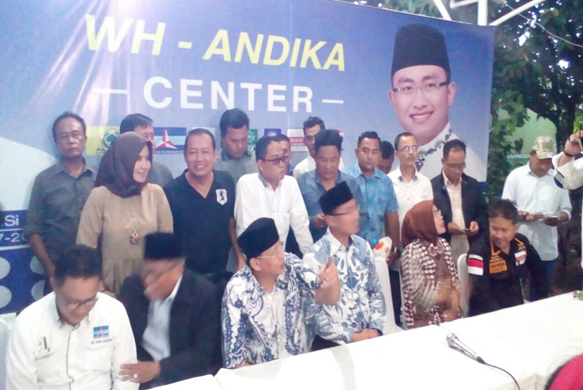 Wahidin Halim kembali adakan konferensi pers dengan pasangan calon wakil gubernurnya Andika Hazrumy bersama beberapa DPD Partai Pengusung pasangan calon di kediaman Wahidin Halim, Rabu (15/2).