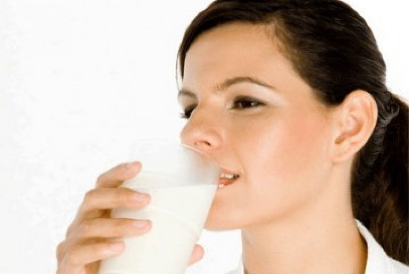 WAJAR:Susu dan produk olahannya sering kali dihindari sama sekali oleh mereka yang melakukan diet ketat. Padahal susu adalah salah satu sumber kaya kalsium yang diperlukan untuk penguatan tulang, Konsumsilah makanan sewajarnya.