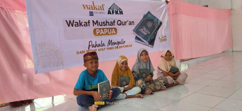Wakaf Salman masih membuka kesempatan bagi para donatur dan masyarakat Indonesia untuk berbagi menebar manfaat seluas luasnya dengan bersedekah jariyah melalui beberapa kemudahan donasi yang Wakaf Salman sediakan.