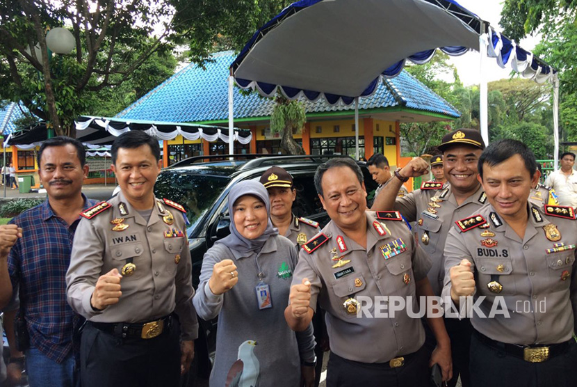 Wakapolda Metro Jaya, bersama Kapolres Jakarta Selatan dan Kepala Unit Pelaksana Taman Margasatwa Ragunan, melakukan tinjauan tempat wisata, Rabu (28/6) sore.