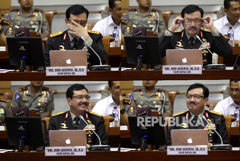 Wakapolri Komjen Pol Budi Gunawan bersiap menyampaikan visi misinya saat menjalani uji kelayakan dan kepatutan (fit and proper test) sebagai calon Kepala Badan Intelejen Negara (BIN) di Komisi I DPR RI, Kompleks Parlemen, Jakarta, Rabu (7/9).