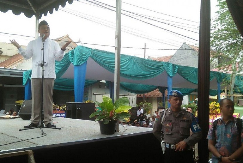 Wakapolri Komjen Pol Syafrudin mengisi acara peresmian Masjid Jami Al-Barokatul Muslimin di  jalan Ampera Kelurahan Panglayungan Kecamatan Cipedes Kota Tasikmalaya Jawa Barat, Sabtu (23/6).