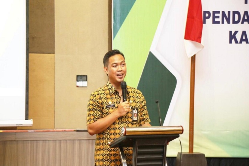 Wakil Bupati Cilacap Syamsul Aulia Rachman  menyumbangkan gajinya selama dua setengah tahun menjabat untuk kegiatan sosial penanganan Covid-19.