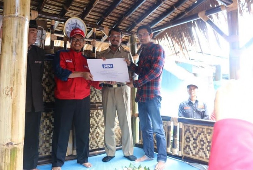 Wakil Bupati Garut, Helmi Budiman meresmikan 'Kampung Bangkit', Senin (25/10).