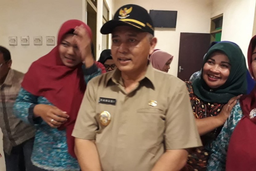 Wakil Bupati Malang, Sanusi di Balai Desa Sekarpuro, Pakis, Kabupaten Malang, Selasa (2/4). 