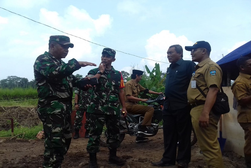 Wakil Bupati Serang Pandji Tirtayasa mengapresiasi kegiatan TNI Manunggal Membangun Desa (TMMD) ke 107 yang dipimpin Dandim 0602/Serang Kolonel Inf Mudjiharto