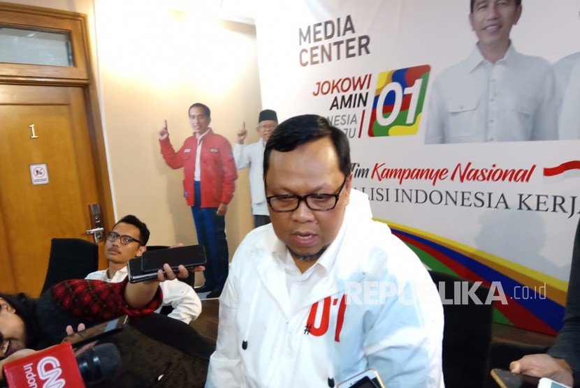  Wakil Direktur Saksi TKN, Lukman Edy di Posko Cemara TKN,  Menteng, Jakarta Pusat, Rabu (27/2).