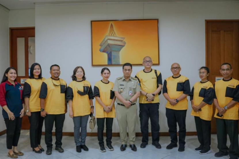 Wakil Gubernur DKI Jakarta Ahmad Riza Patria mengundang Tim SaBer AGP yang sukarela memunguti sampah di area sirkuit Formule E akhir pekan lalu.