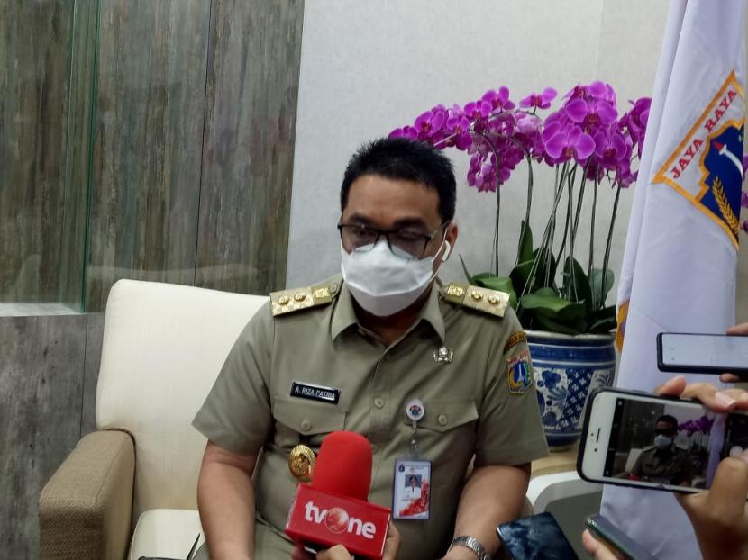 Wakil Gubernur DKI Jakarta, Ahmad Riza Patria saat ditemui awak media di Balai Kota DKI, Selasa (9/3).