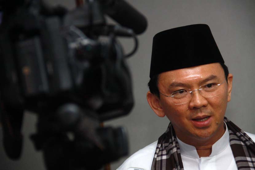 Wakil Gubernur DKI Jakarta Basuki Tjahaja Purnama melaksanakan tugas di Balai Kota, Jakarta, Jumat (16/5).