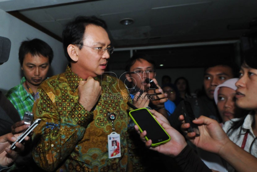 Wakil Gubernur DKI Jakarta Basuki Tjahaja Purnama saat memberikan keterangan kepada pers mengenai pengunduran dirinya di kantor Balaikota DKI, Jakarta, Rabu (10/9).  (Republika/Rakhmawaty La'lang)