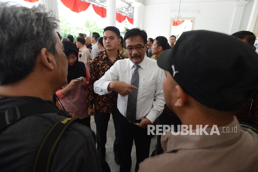  Wakil Gubernur DKI Jakarta Djarot Saiful Hidayat (tengah) 