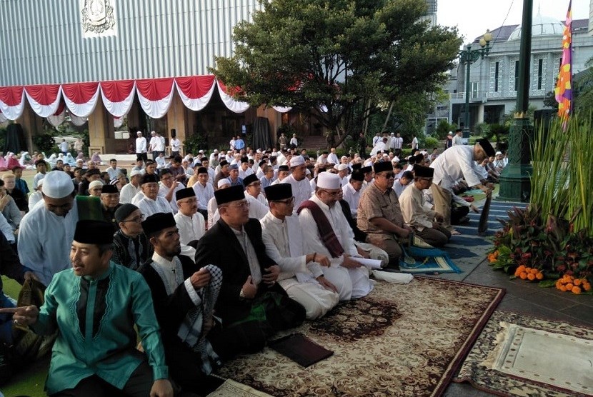 Wakil Gubernur DKI Jakarta, Sandiaga Salahuddin Uno, di Balai Kota DKI Jakarta, akan melaksanakan Shalat Idul Fitri, Jumat (15/6). 