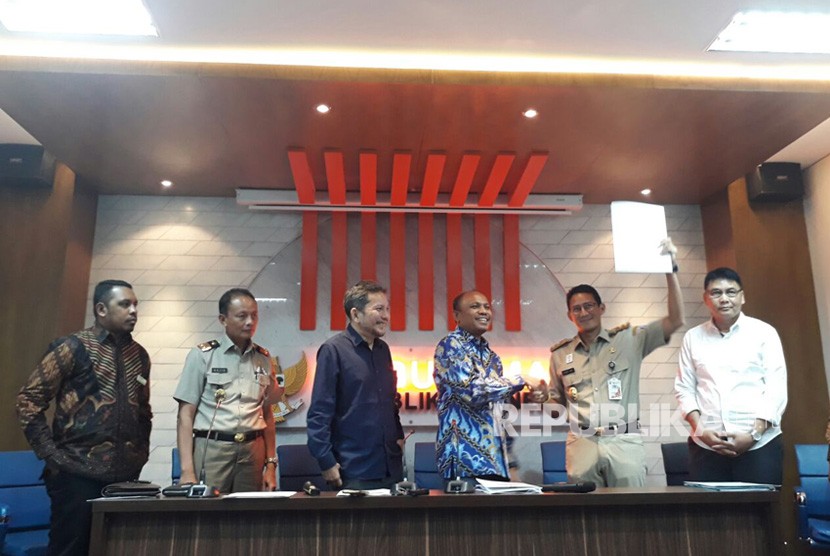 Jakarta Deputy Governor Sandiaga Salahuddin Uno meets Ombudsman summon over the controlling the issuance of land certificates in Pari Island for PT Bumi Pari Asri, on Monday.