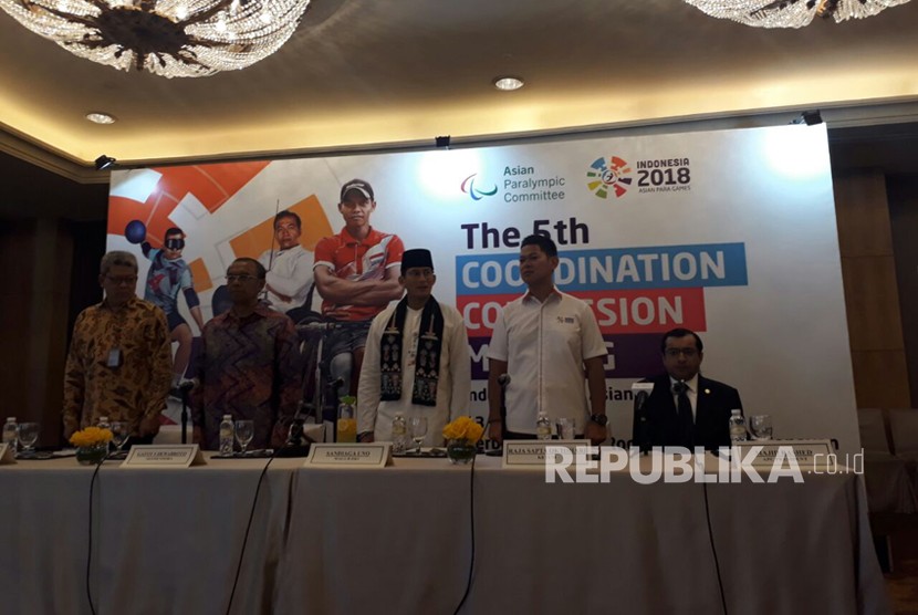 Wakil Gubernur DKI Jakarta Sandiaga Salahuddin Uno menghadiri rapat koordinasi panitia pelaksana Asian Paralympic Games 2018 di Hotel Mulia Senayan, Jumat (13/4). 