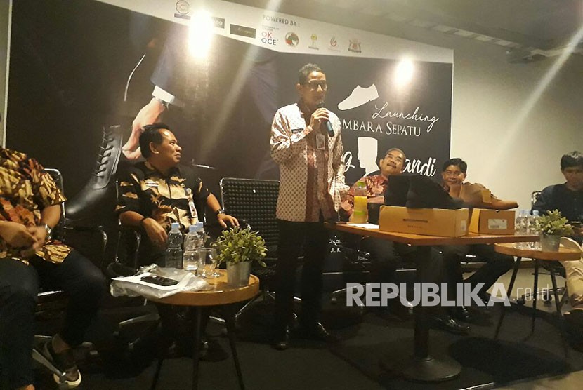 Wakil Gubernur DKI Jakarta Sandiaga Uno berbicara dalam peluncuran Sayembara Sepatu Sandi, di Jakarta Creative Hub, Jakarta Pusat, Jumat (3/11).