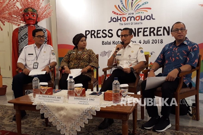 Wakil Gubernur DKI Jakarta Sandiaga Uno memberikan keterangan mengenai penyelenggaraan pesta rakyat Jakarnaval 2018 yang akan berlangsung pada Ahad (8/7).