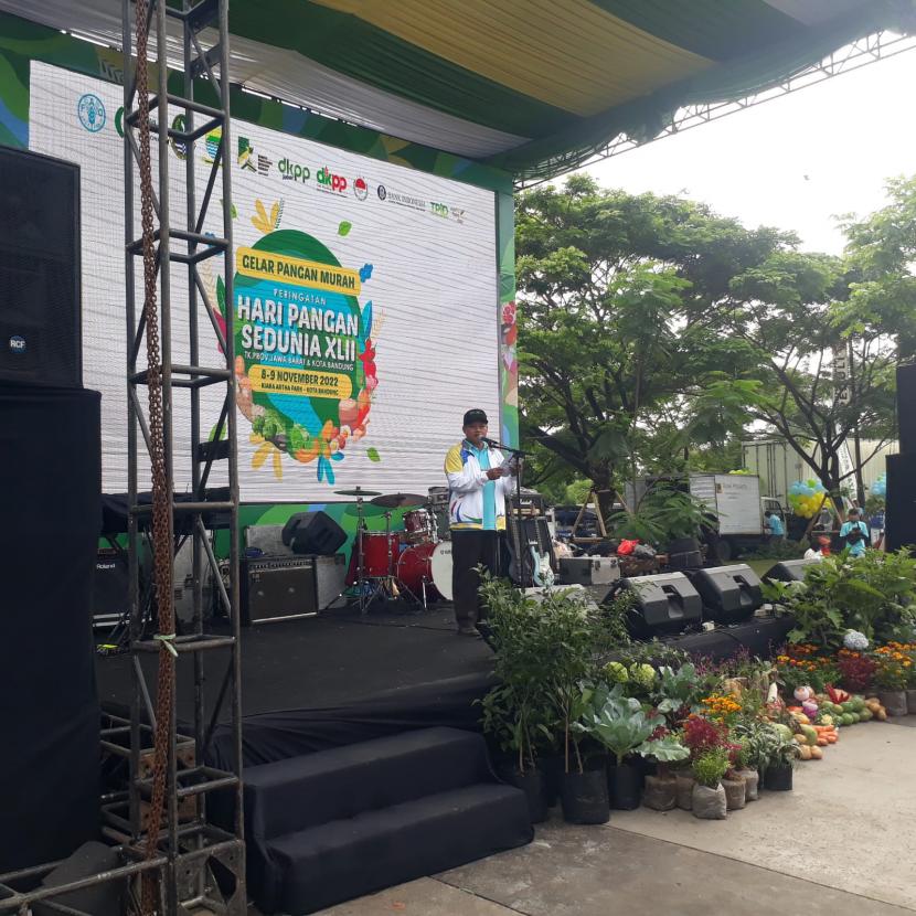 Wakil Gubernur Jabar Uu Ruzhanul Ulum memberikan sambutan di peringatan HPS 2022 tingkat Jawa Barat di Kiara Artha Park, Bandung, Selasa (8/11).