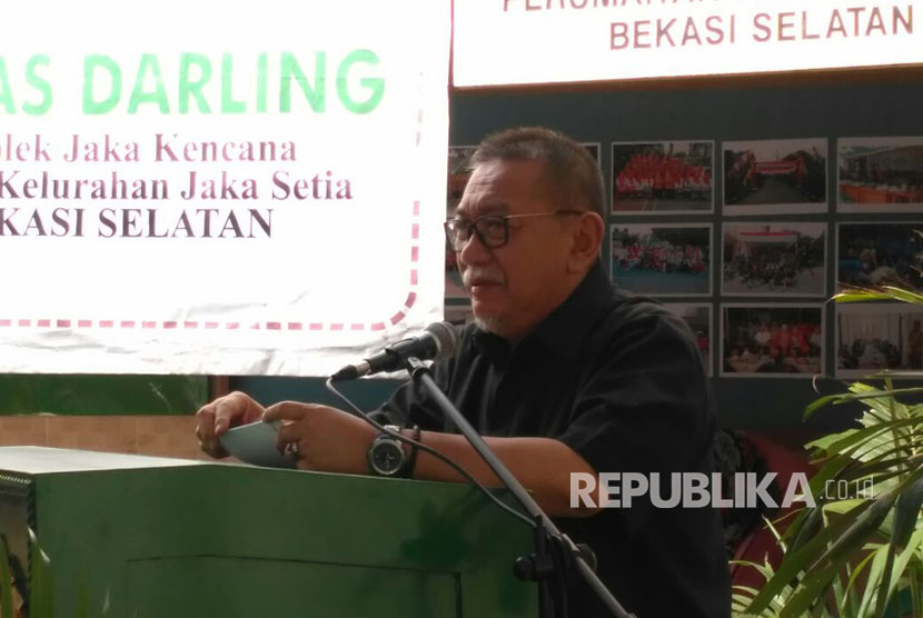 Wakil Gubernur Jawa Barat Deddy Mizwar menyampaikan sambutan acara pembukaan kampanye imunisasi rubella di Posyandu Tunas Cempaka,Jakasetia, Bekasi Selatan, kota Bekasi. Selasa (5/9).