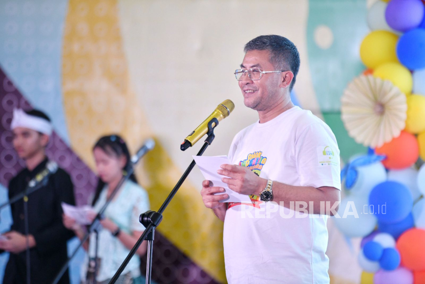 Wakil Gubernur Jawa Barat Erwan Setiawan Memberikan Sambutan pada Acara Peringatan Hari Anak Nasional (HAN) Tingkat Provinsi Jawa Barat di Sport Jabar Arcamanik, akhir pekan ini.