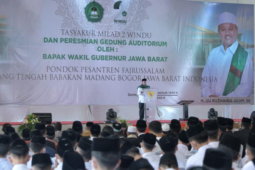 Wakil Gubernur Jawa Barat, H  UU Ruzhanul Ulum  SE meresmikan Auditorium Pondok Pesantren Fajrussalam Bogor, Senin (31/1).