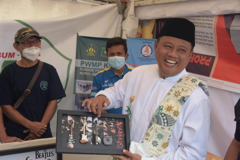 Wakil Gubernur Jawa Barat Uu Ruzhanul Ulum siap menerima aduan terkait pencairan THR.