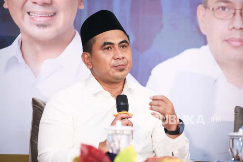 Wakil Gubernur Jawa Tengah, Taj Yasin Maimoen, berbicara saat saat acara Sarasehan Hari Santri Nasional 2025 yang bertema Pesantren Anti Bullying dan Kekerasan: Menuju Pesantren Aman dan Sehat di Pondok Pesantren Roudlotuth Tholibin Bendan, Kabupaten Kudus, Selasa (21/10/2025).