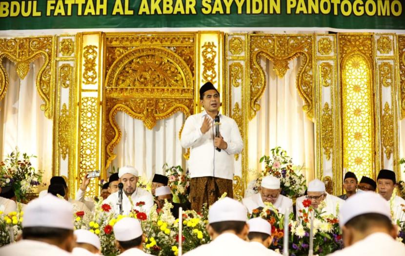 Wakil Gubernur Jawa Tengah, Taj Yasin Maimoen, saat menghadiri pengajian umum Haul Agung ke-520 Kanjeng Sultan Raden Abdul Fattah, di Alun- alun Masjid Agung Demak, Kamis (5/1/2023) malam