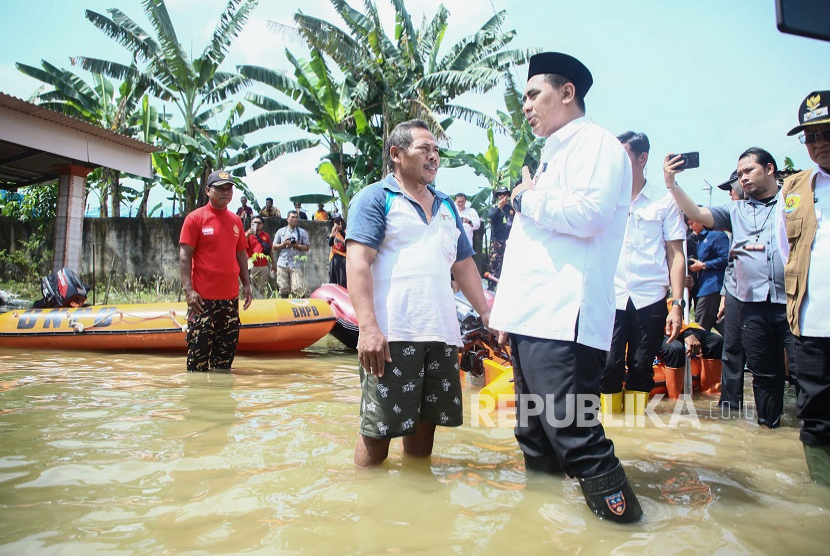 Wakil Gubernur Jawa Tengah Taj Yasin meninjau lokasi terdampak banjir di Desa Tanggirejo, Kecamatan Tegowanu, Kabupaten Grobogan, Rabu (21/5/2025).