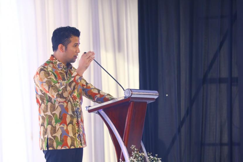 Wakil Gubernur Jawa Timur Emil Elestianto Dardak berbicara tentang peluang wirausaha.