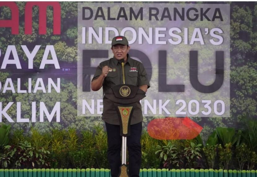 Wakil Gubernur Kalimantan Tengah (Kalteng) H. Edy Pratowo membuka kegiatan Kalimantan Tengah Menanam tahun 2022, bertempat di Halaman GOR Indoor Area Sirkuit UCI MTB Eliminator World Cup 2022, Jalan Tjilik Riwut, Palangka Raya, Jumat (26/8/2022) pagi.