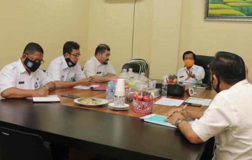 Wakil Gubernur Kepulauan Bangka Belitung (Babel), Abdul Fatah memimpin rapat teknis review penataan personil dan restrukturisasi yang berlangsung di Ruang Rapat Wagub Kepulauan Babel.