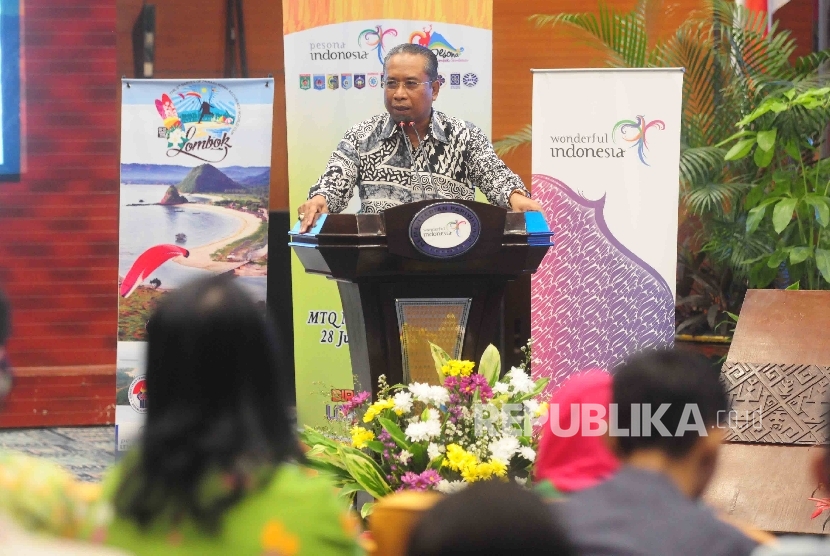 Wakil Gubernur Nusa Tenggara Barat (NTB), Muhammad Amin memberikan sambutan saat table top direct promotion Lombok Sumbawa di Gedung Kementerian Pariwisata, Jakarta, Sabtu (16/7)