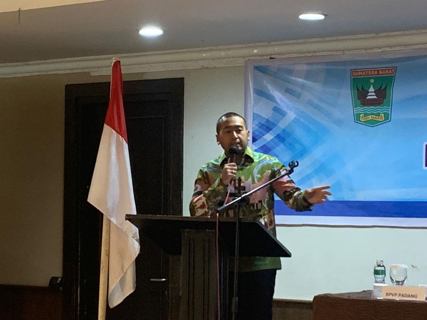 Wakil Gubernur Sumatera Barat, Audy Joinaldy membuka rapat koordinasi Ketenagakerjaan dan Ketransmigrasian Provinsi Sumbar di Kyriad Hotel Padang, Kamis (4/8/2022). 