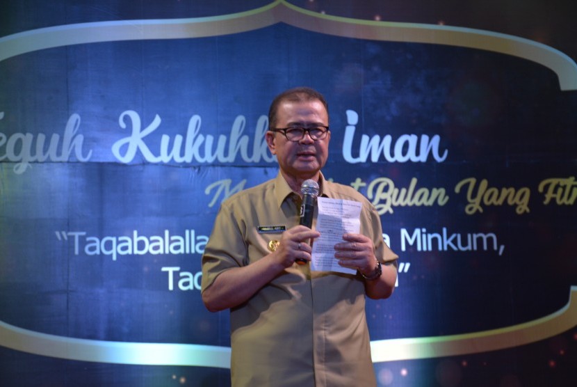 Wakil Gubernur Sumatera Barat Nasrul Abit saat berbicara di acara Halal bi Halal Semen Padang, Senin (3/7)