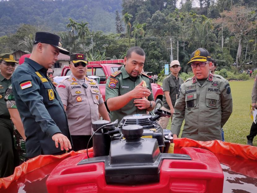Wakil Gubernur Sumatera Barat (Sumbar) Audy Joinaldy memimpin Apel Siaga Pengendalian Kebakaran Hutan dan Lahan (Dalkarhutla) Se-Sumatera Barat di Kabupaten Sijunjung, Rabu (13/7/22).