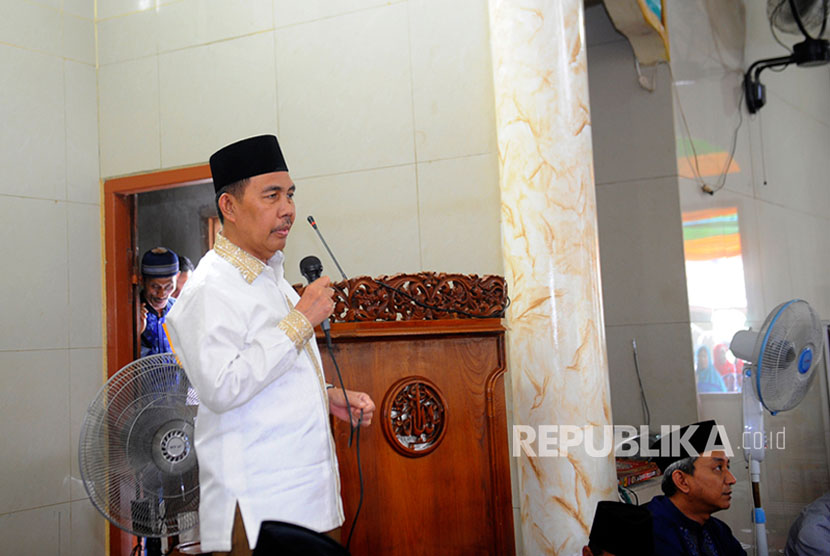 Wakil Gubernur Sumatera Selatan (Wagub Sumsel) Ishak Mekki, Senin (9/10) menghadiri pengajian ibu-ibu atau majelis taklim di Masjid Al-Hikmah Kecamatan Talang Kelapa, Kabupaten Banyuasin.
