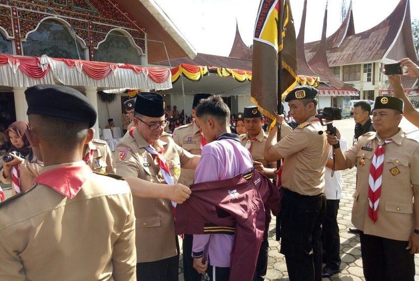 Wakil Gubernur Sumatra Barat Nasrul Abit melepas 412 anggota Pramuka yang akan mengikuti Raimuna Nasional, Rabu (9/8).