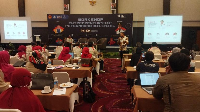 Wakil Gubernur Sumatra Barat (Sumbar) Audy Joinaldy saat menjadi keynote speaker dalam Workshop Program Kompetisi Kampus Merdeka (PKKM) yang digelar Fakultas Peternakan dan Perikanan Universitas Tadulako (Fapetkan Untad).