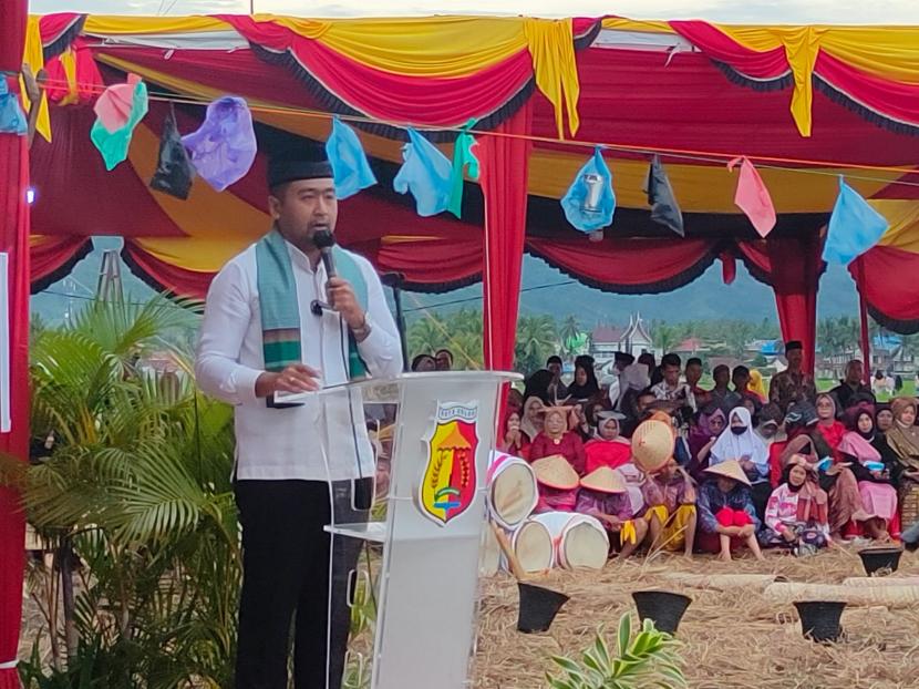 Wakil Gubernur Sumbar Audy Joinaldy menyampaikan kebanggaannya terhadap penyelenggaraan Rang Solok Baralek Gadang. 