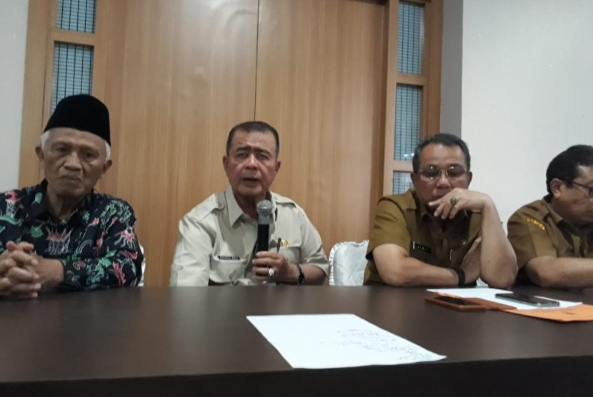 Wakil Gubernur Sumbar Nasrul Abit melaporkan hasil kunjungan ke Papua pasca tragedi Wamena, di Kantor Gubernur Sumbar, di Kota Padang, Senin (39/9).