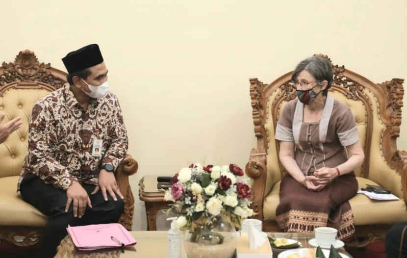 Wakil Gubernur (Wagub) Jawa Tengah, Taj Yasin Maimoen saat  menerima delegasi Pemerintah Australia dan perwakilan Kementerian Kesehatan RI di rumah dinas wakil gubernur Jawa Tengah, di Semarang